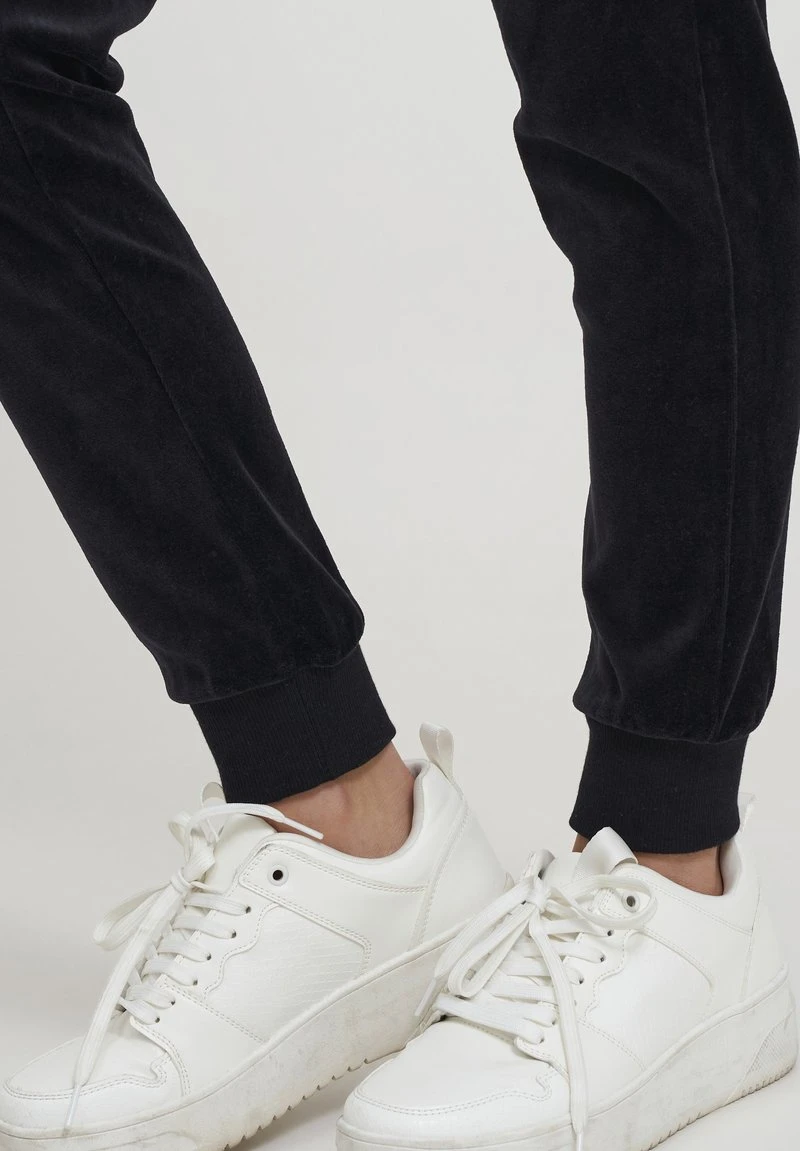 OXMO OXNIKITA - Jogginghose - Black 7 OXMO OXNIKITA - Jogginghose - Black – Bild 5